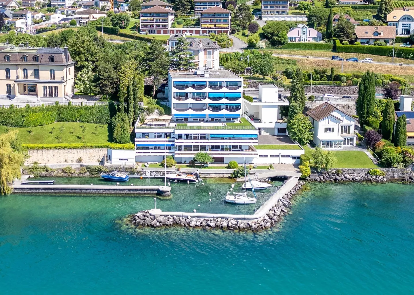 Splendide appartement rénové avec place d'amarrage dans port privé - Photo 1 of 13
