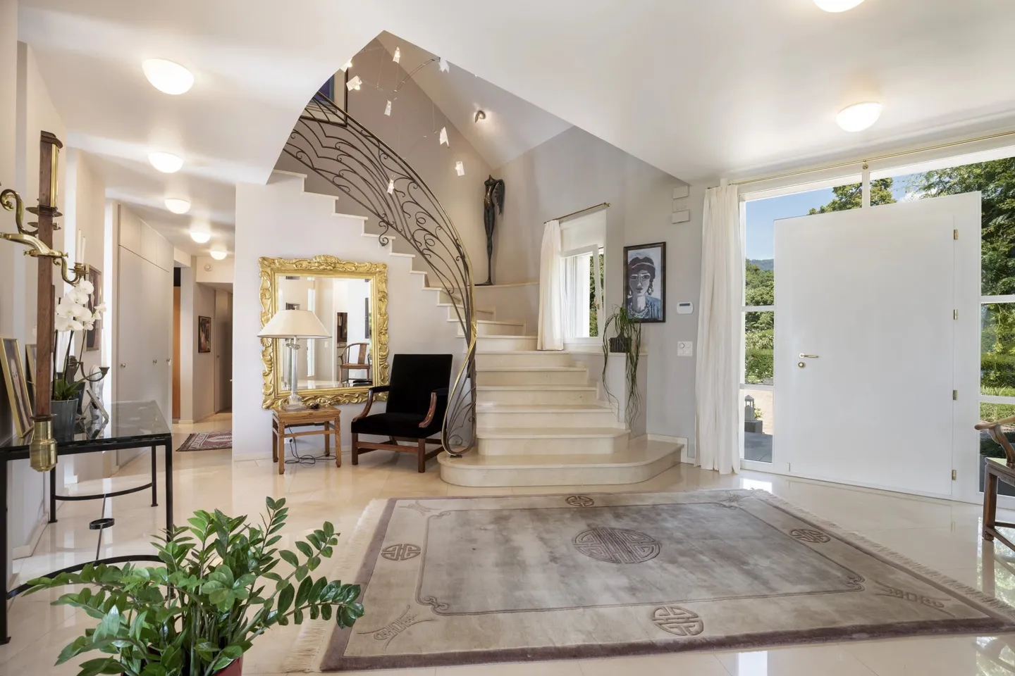 Proprietà di Maestro di 12 stanze con piscina esterna - Foto 4 di 13