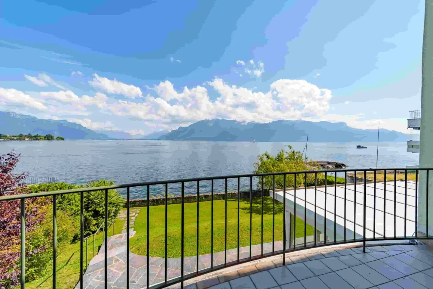 Vivre "les pieds dans l'eau" - Une propriété d'exception au bord du lac - Photo 4 sur 13