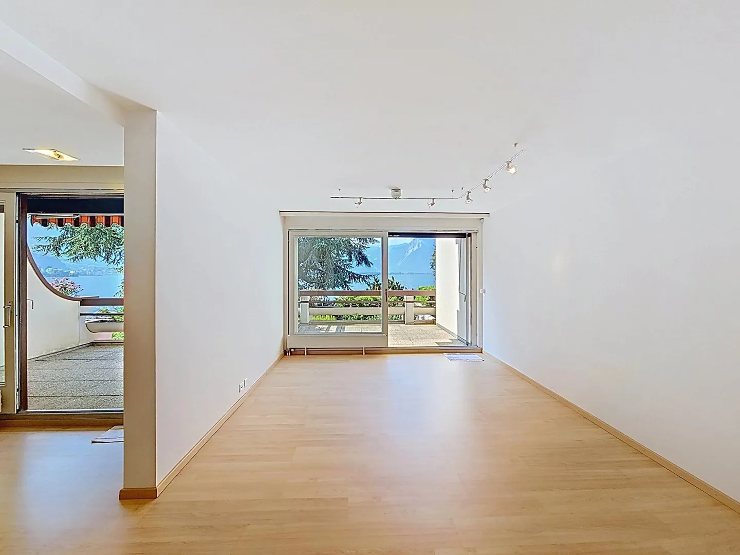 Superbe appartement sur les quais de Montreux - Photo 3 of 13
