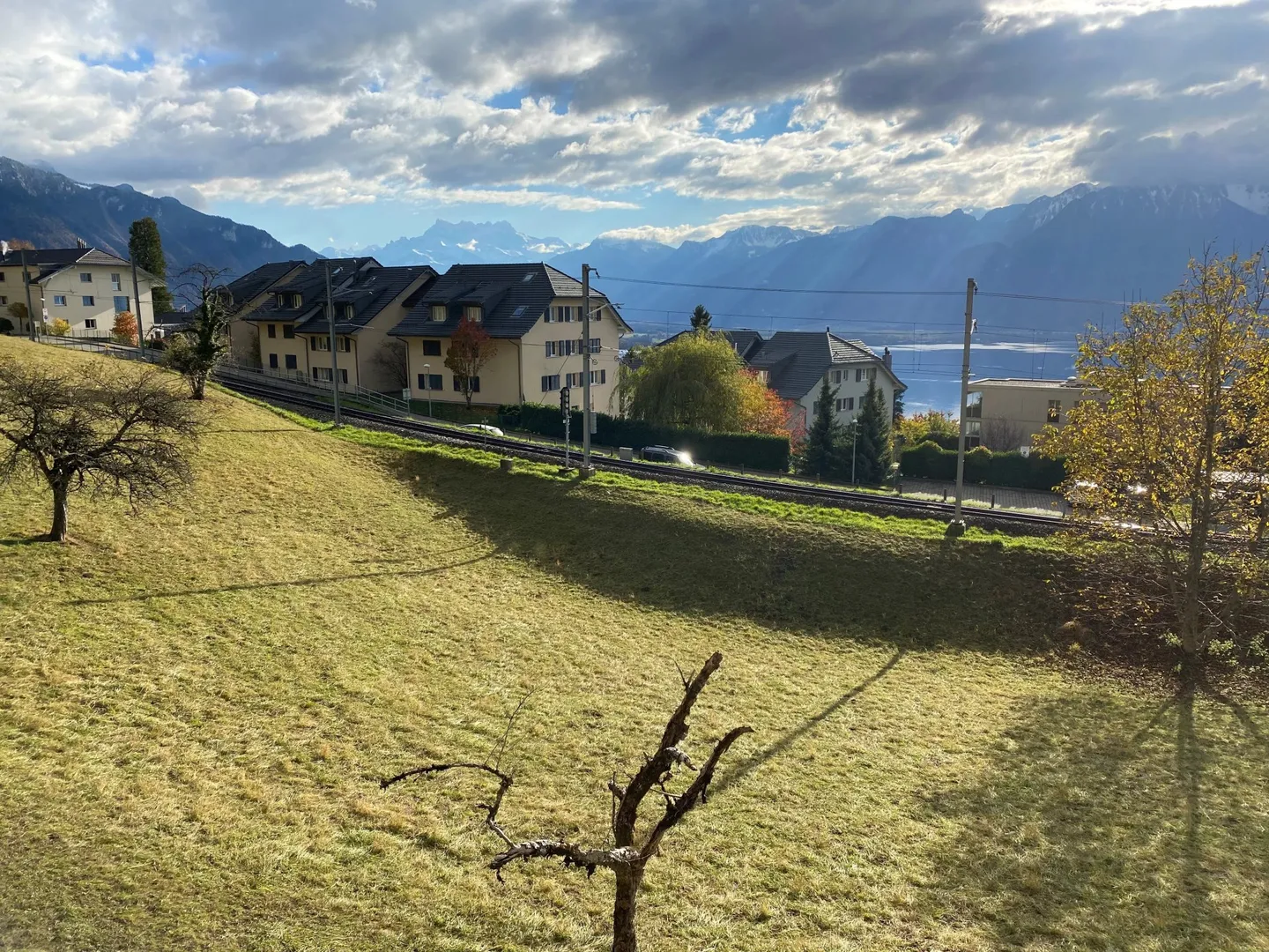 3,5-Zimmer-Wohnung mit schönem Blick auf den See und die Berge - Foto 8 von 8