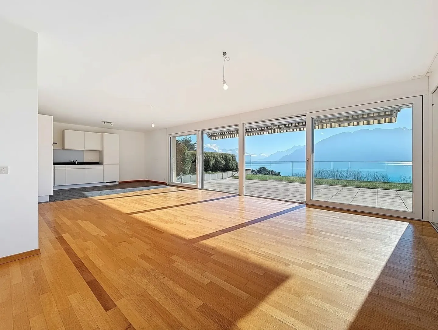 Superbo appartamento di 4 stanze con terrazza e giardino - Foto 3 di 10