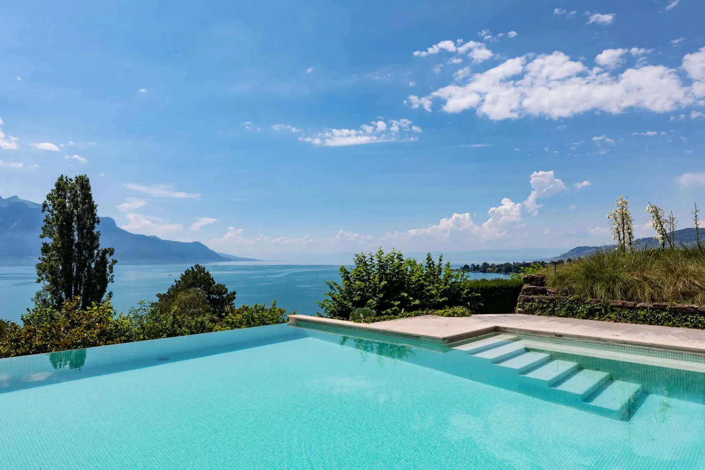 Meisterimmobilie mit 12 Zimmern und Außenpool - Foto 3 von 13