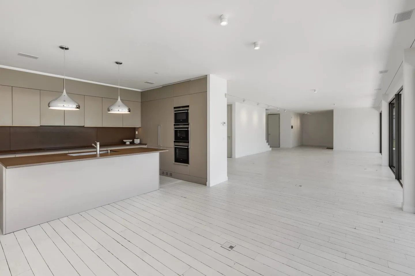 Superb 5.5 room duplex overlooking Lake Geneva - Photo 9 of 13