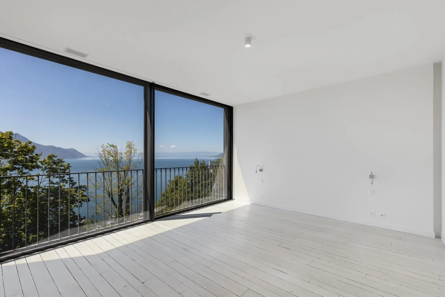 Superb 5.5 room duplex overlooking Lake Geneva - Photo 13 of 13