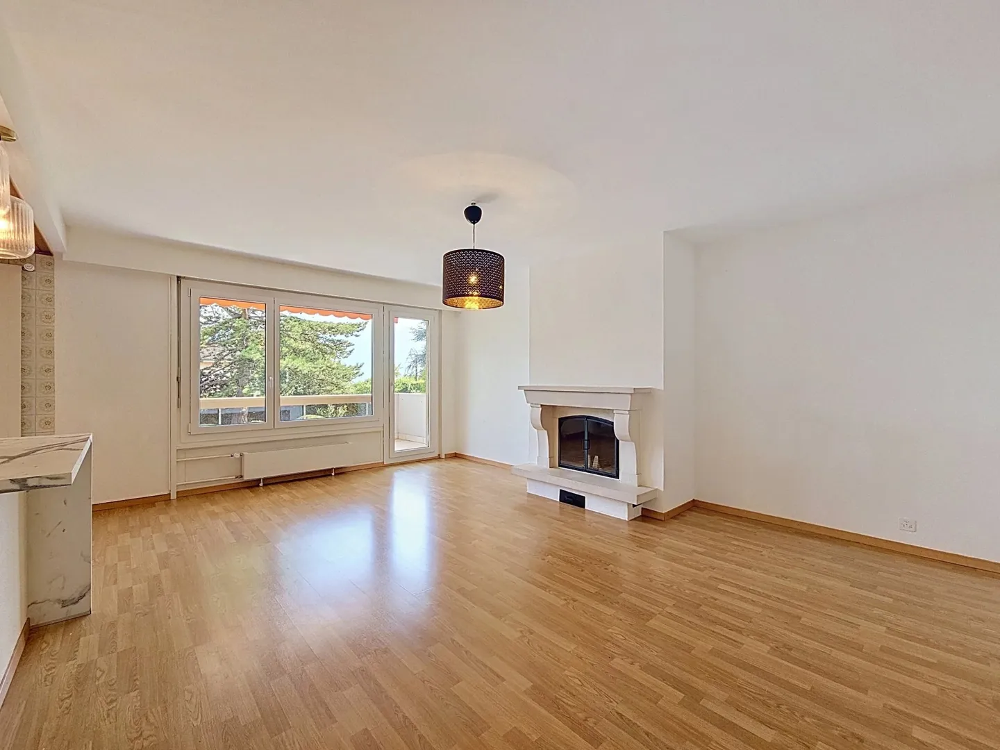 Charming apartment with large balcony close to the city center - Photo 4 of 13