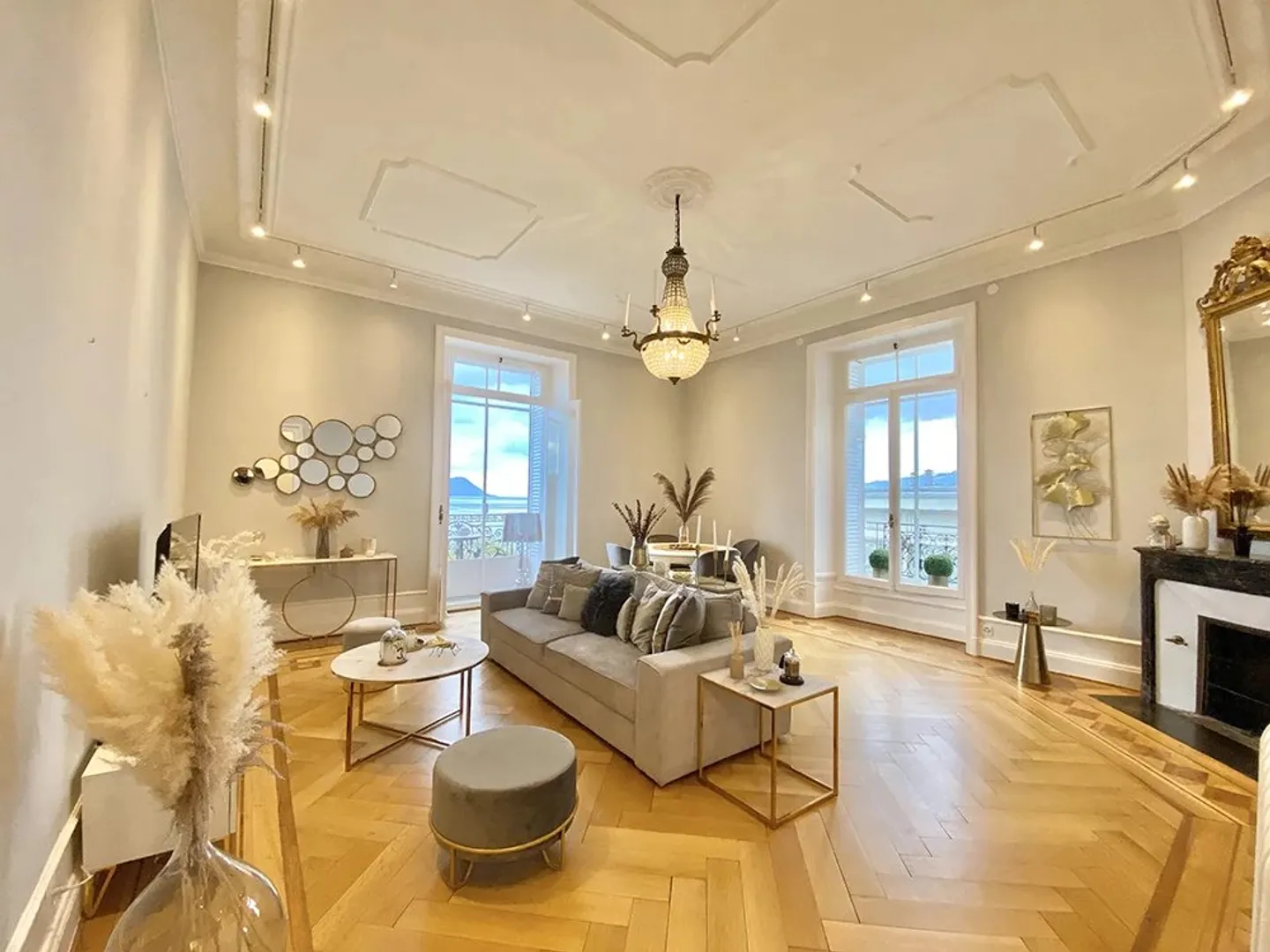 Bellissimo appartamento di 3 stanze con soffitto alto - Foto 4 di 8