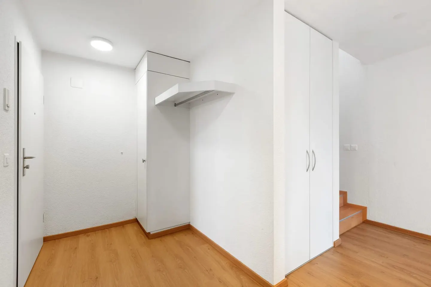 5.5-Room Attic Apartment with Fireplace in Bonau - Photo 3 of 13