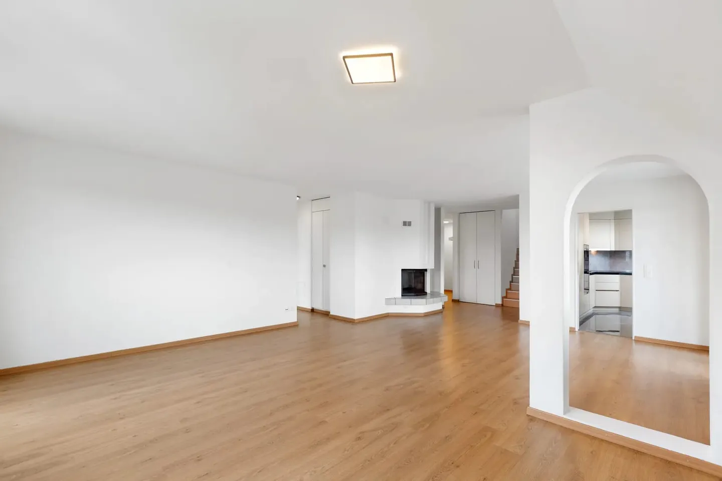 5.5-Room Attic Apartment with Fireplace in Bonau - Photo 4 of 13