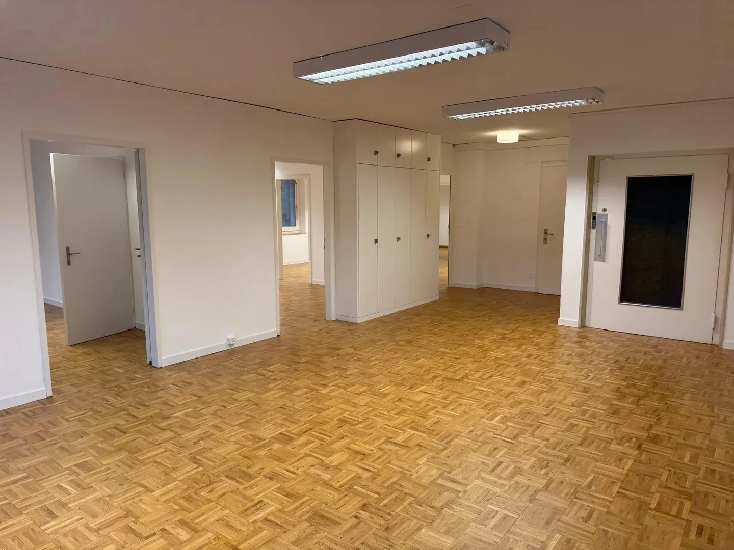Helle 5-Zimmer-Bürofläche mit 140 m² im Zentrum von Winterthur - Photo 3 of 13