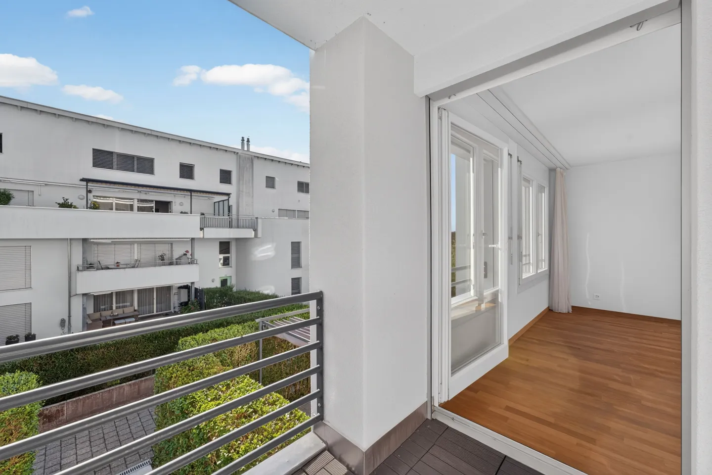 Living like in a single-family home - exclusive 5.5-room garden maisonette with sunny private garden - Photo 7 of 13