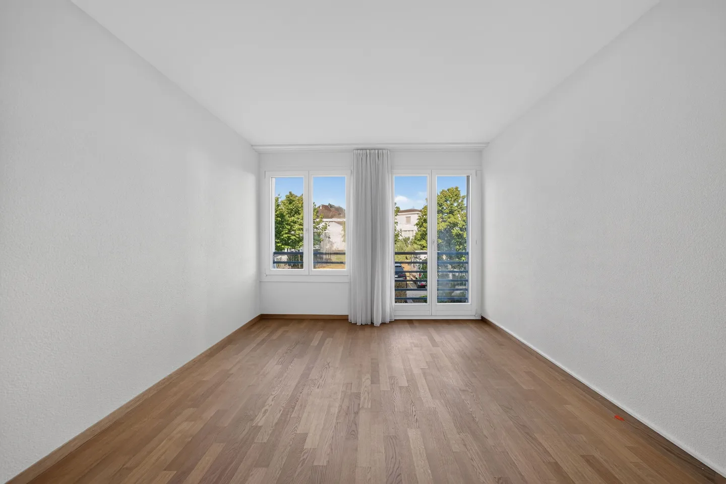 Living like in a single-family home - exclusive 5.5-room garden maisonette with sunny private garden - Photo 12 of 13