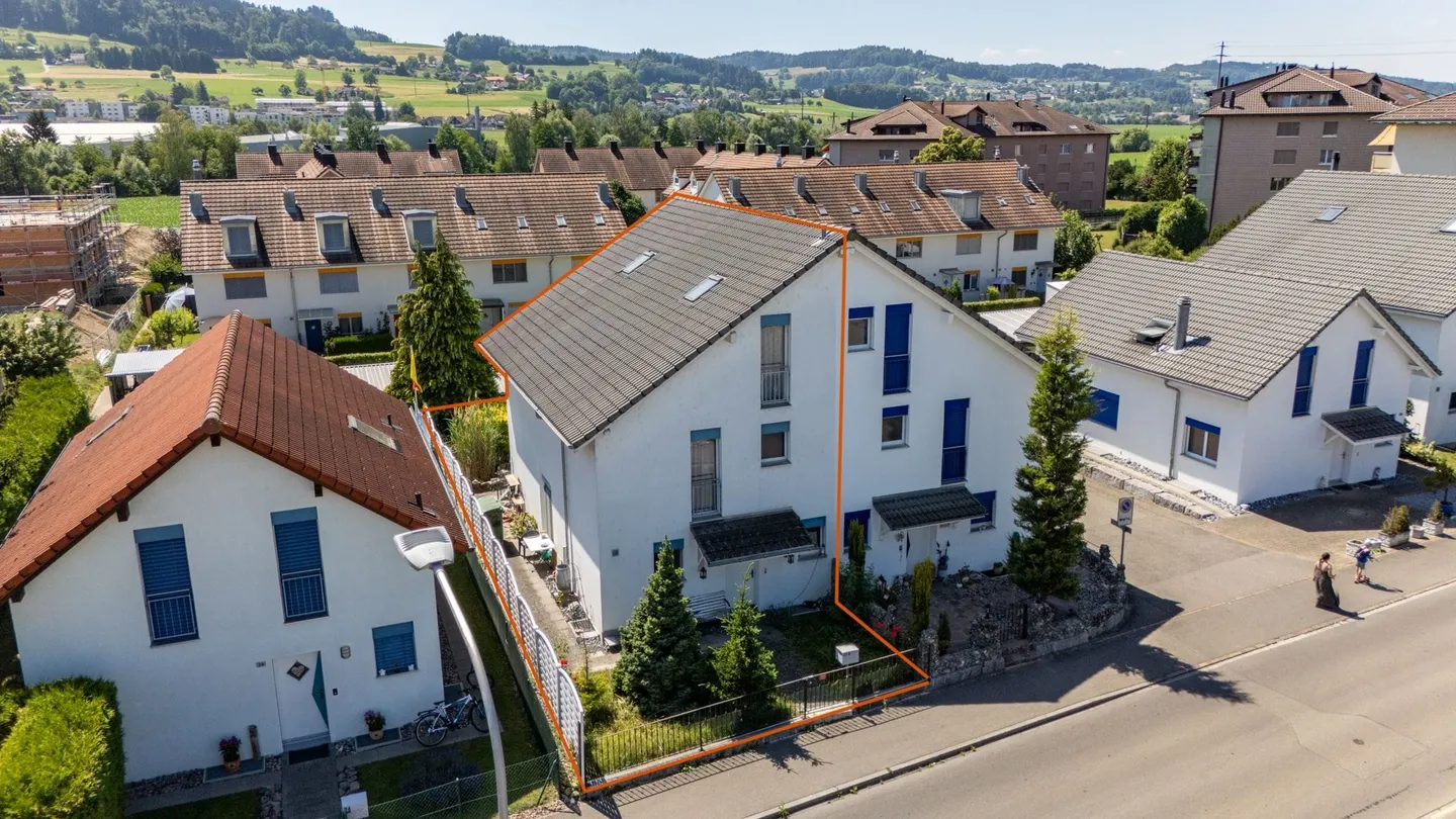 Charmante Doppelhaushälfte - Foto 1 von 13