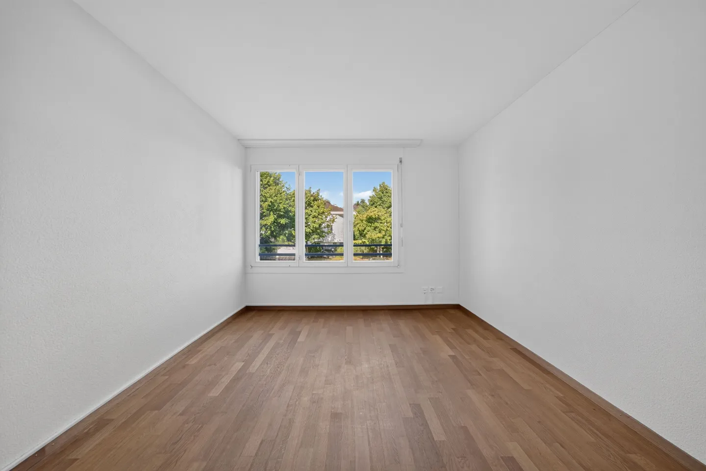 Living like in a single-family home - exclusive 5.5-room garden maisonette with sunny private garden - Photo 11 of 13