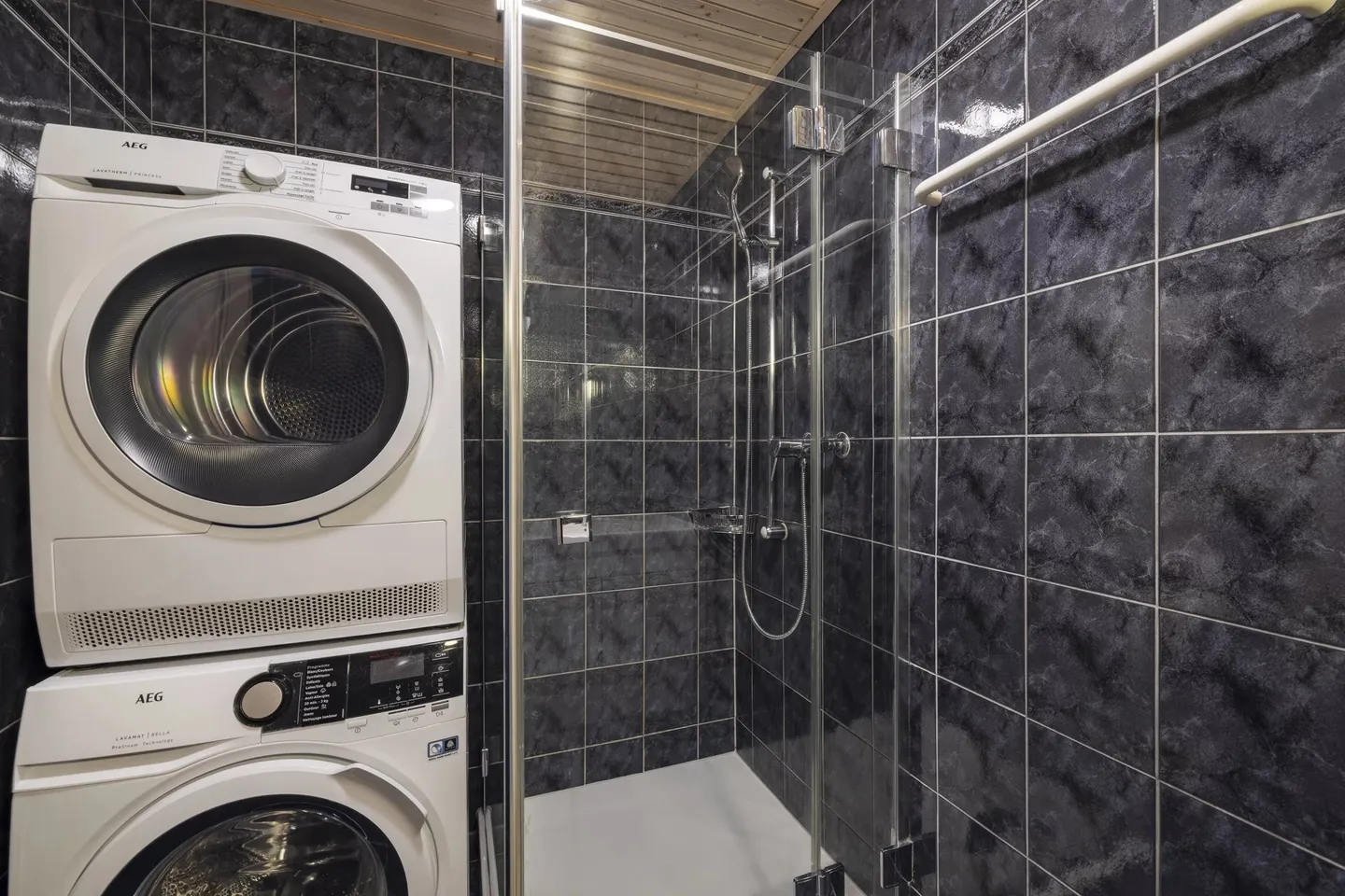 Large and charming 3.5 rooms on the top floor - Photo 12 of 13