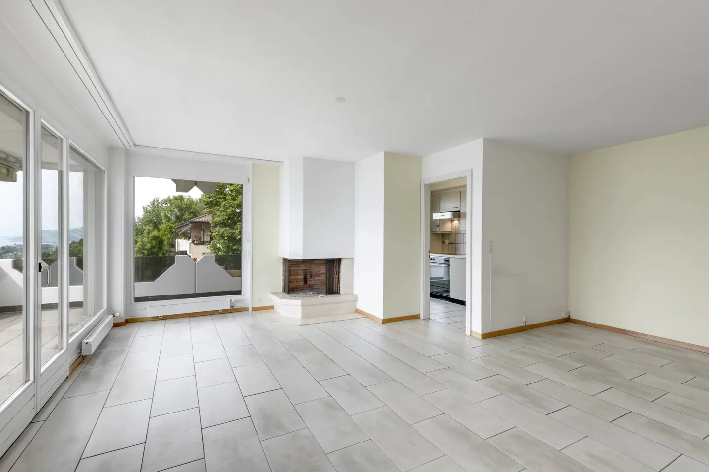 Spectacular view of Lake Geneva - Bright 3.5 rooms - Photo 3 of 13