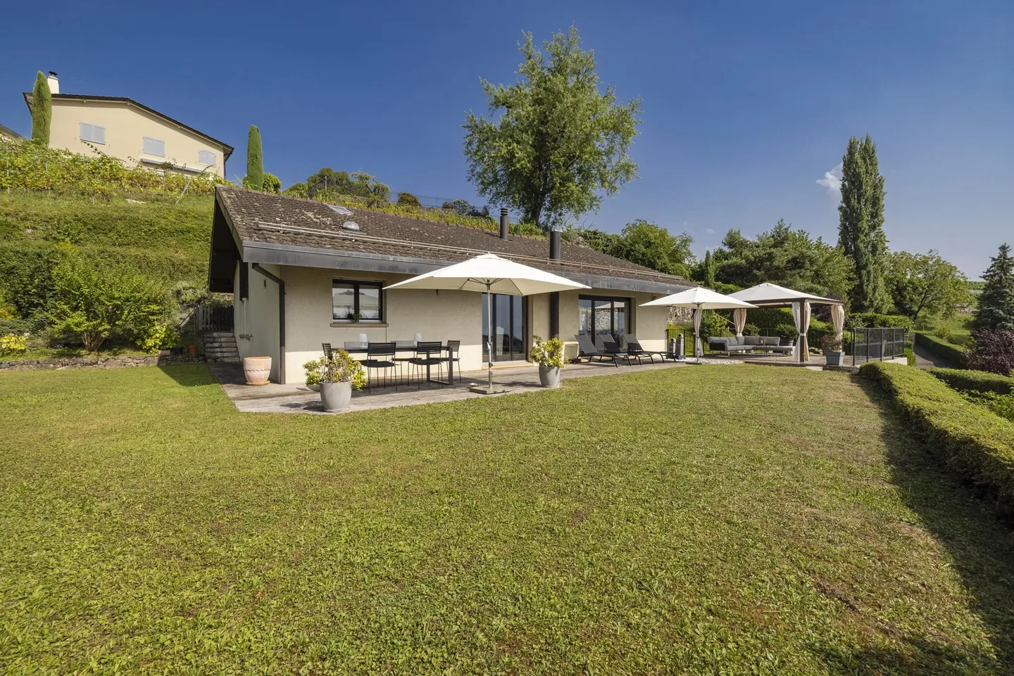 Stupenda villa indipendente con bella vista lago - Foto 1 di 13