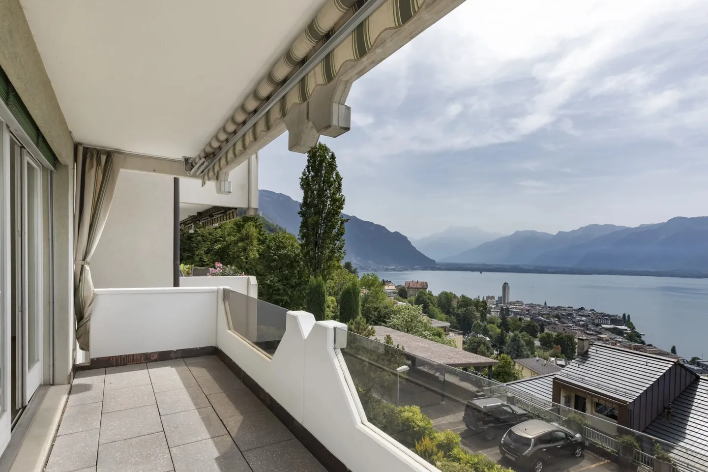 Spectacular view of Lake Geneva - Bright 3.5 rooms - Photo 2 of 13