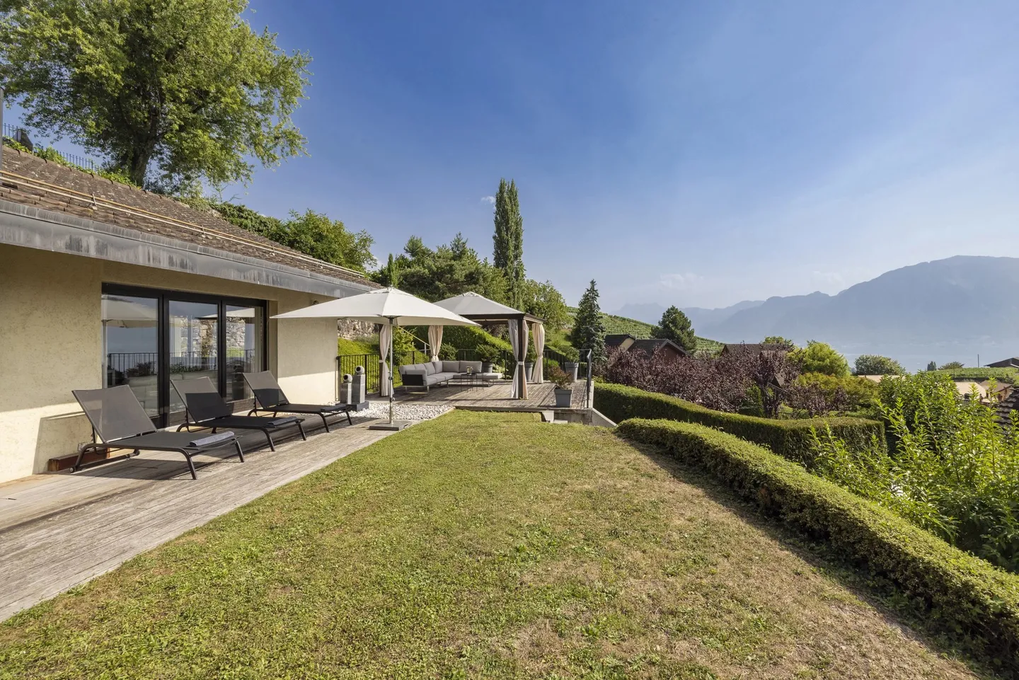 Stupenda villa indipendente con bella vista lago - Foto 2 di 13