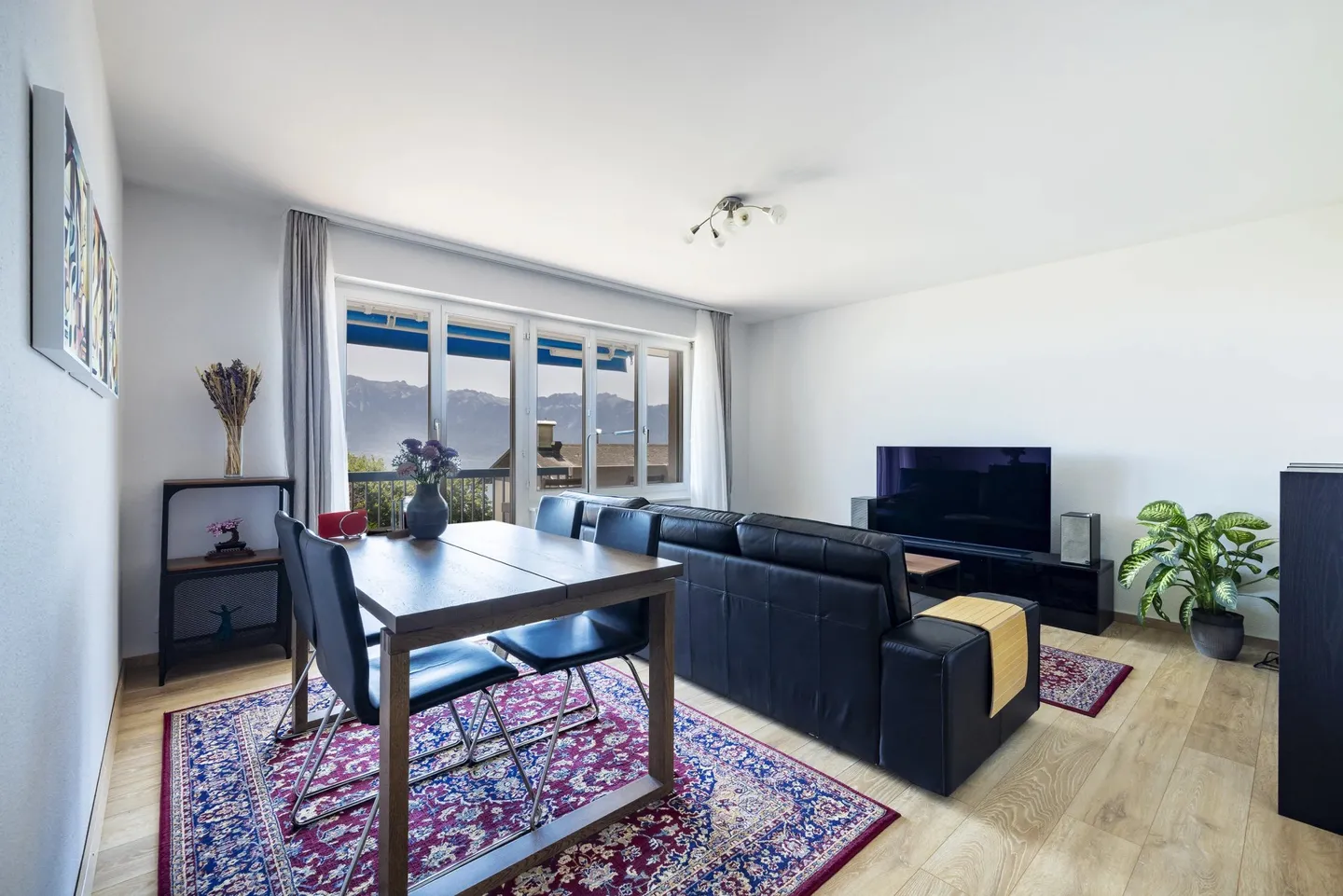 Superbe 4.5 pièces refait à neuf avec vue et jardin - Photo 3 sur 13