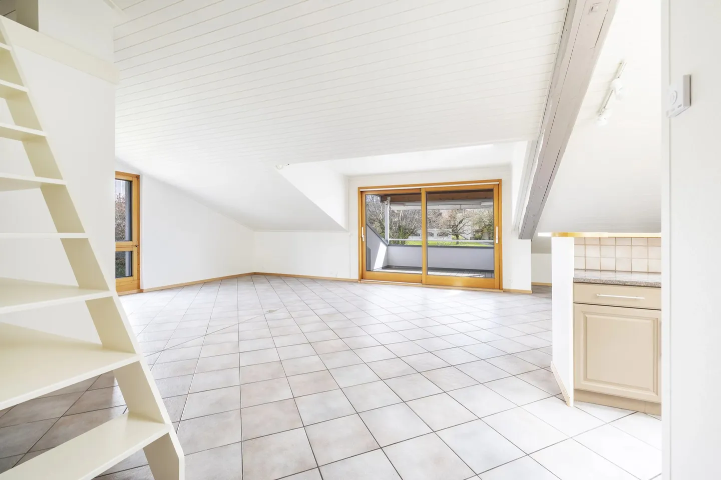 Large and charming 3.5 rooms on the top floor - Photo 6 of 13