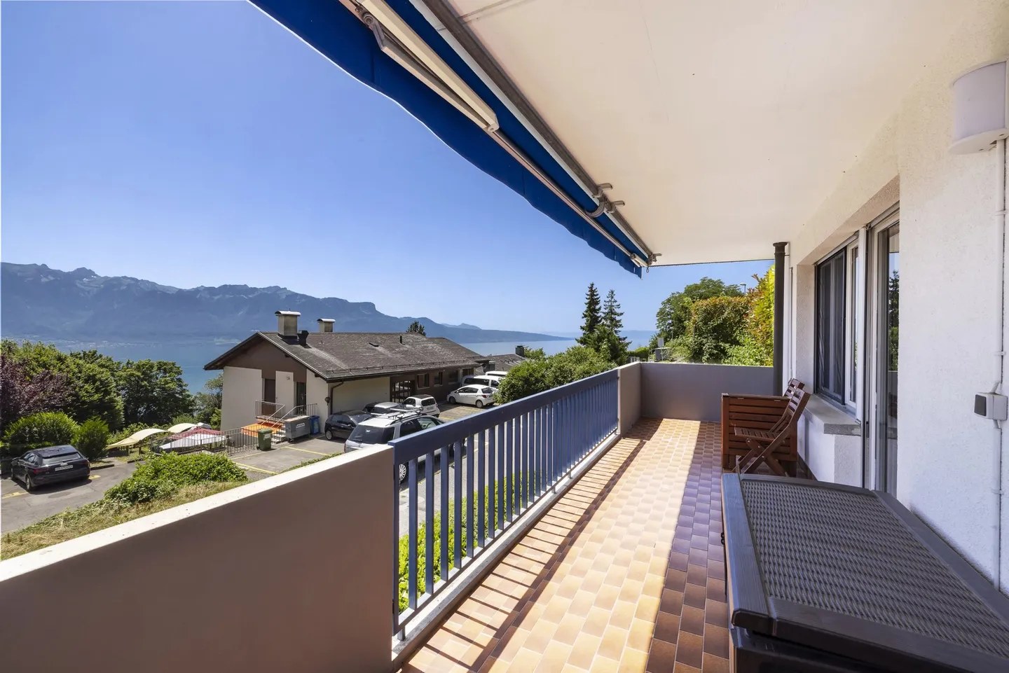 Superbe 4.5 pièces refait à neuf avec vue et jardin - Photo 8 sur 13