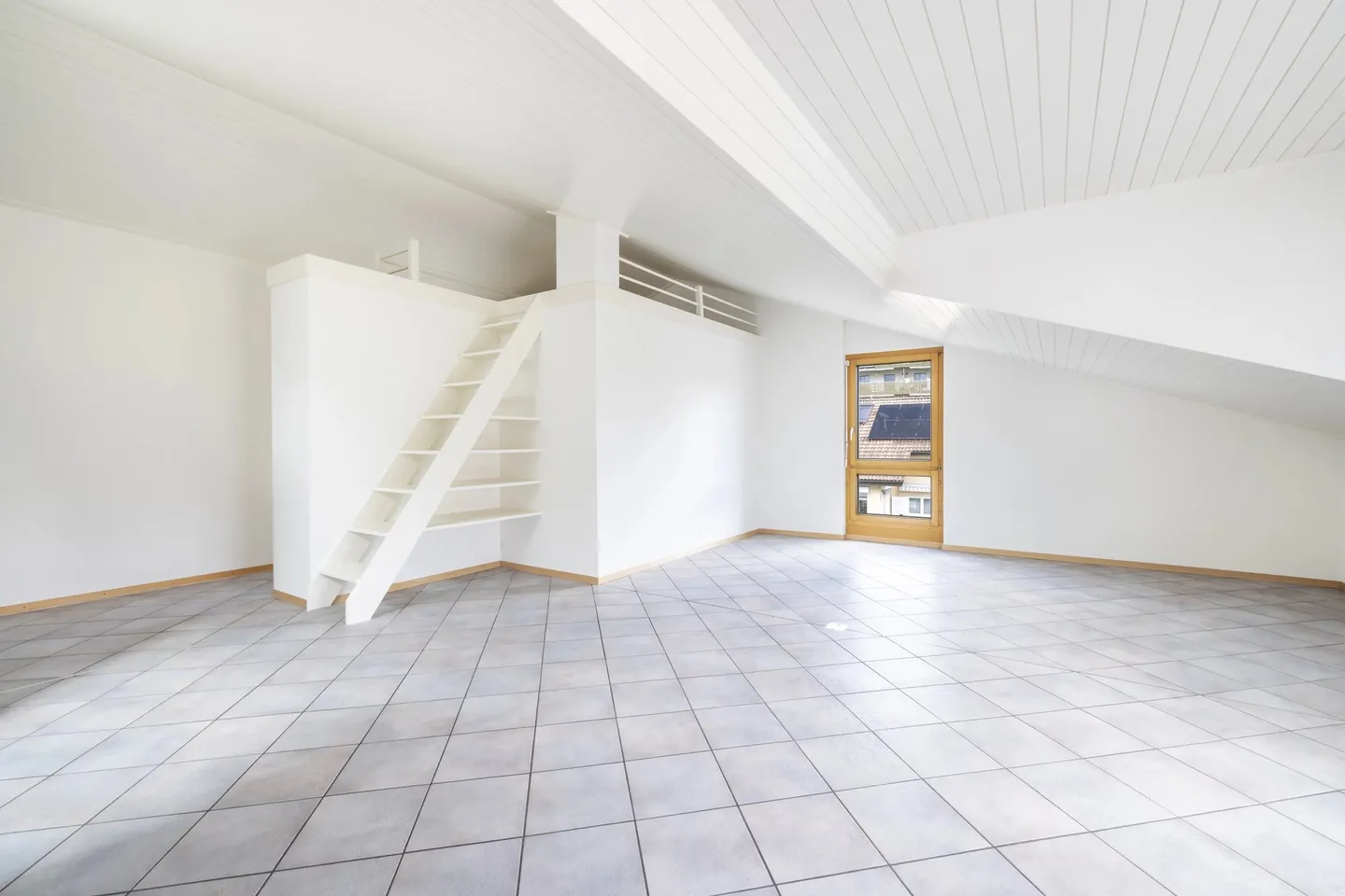 Large and charming 3.5 rooms on the top floor - Photo 7 of 13