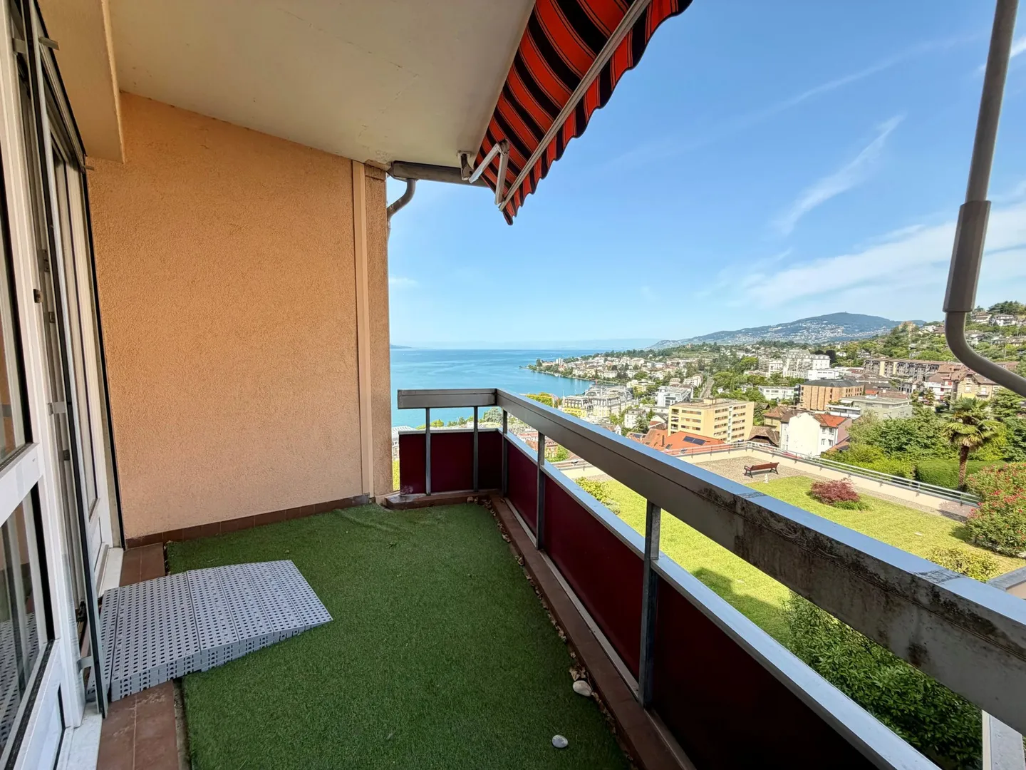 Joli 2.5 pièce à rénover avec vue lac - Foto 2 di 10