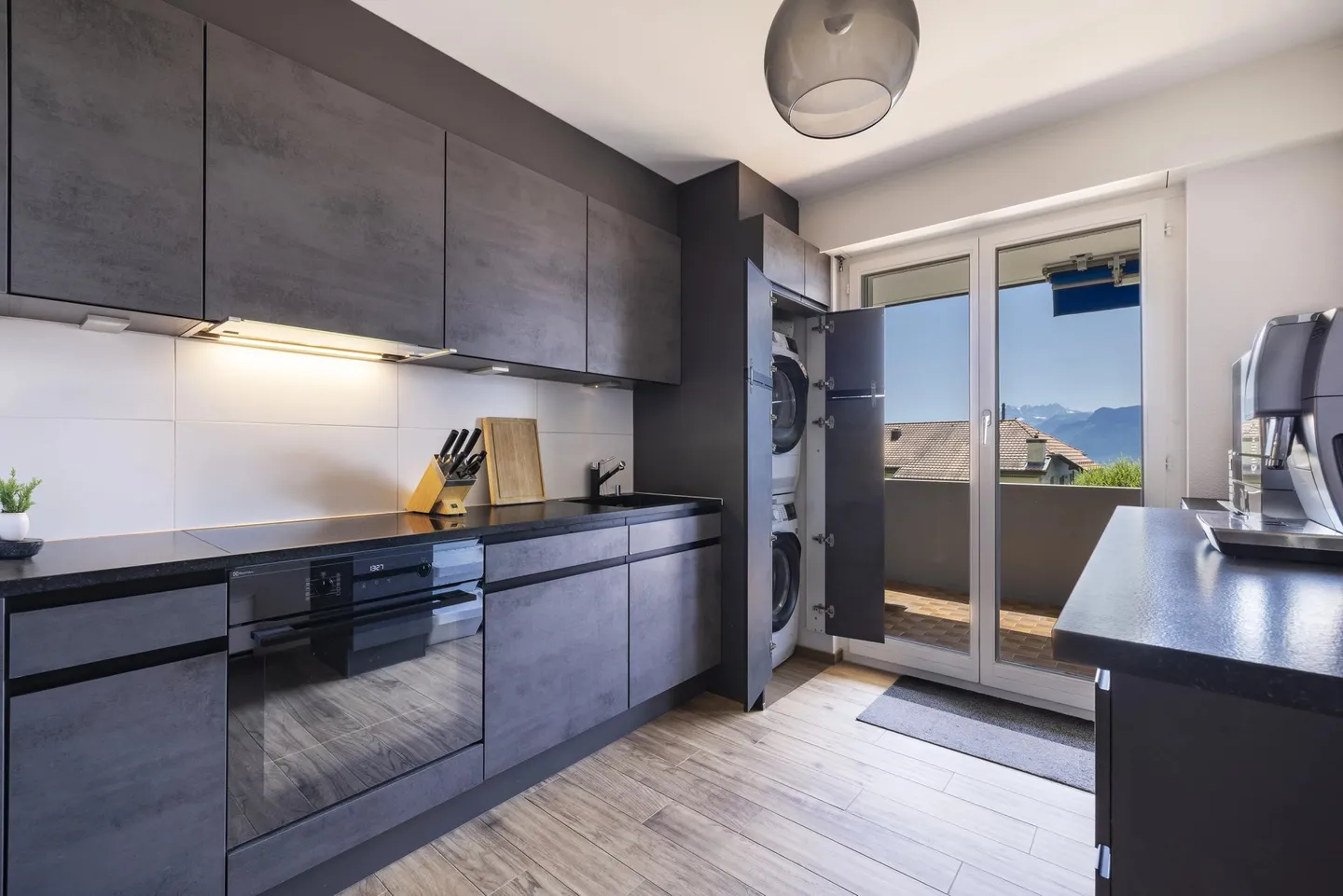 Superbe 4.5 pièces refait à neuf avec vue et jardin - Photo 4 sur 13