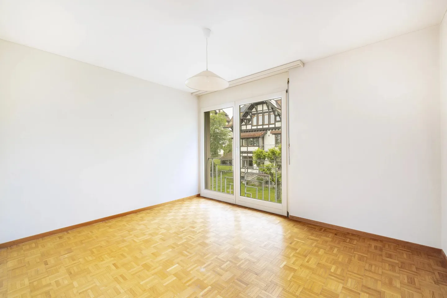 Beautiful 3.5-room apartment ideally located - Close to the lake - Photo 4 of 12