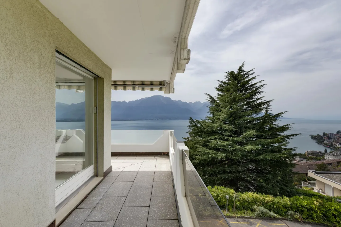 Spectacular view of Lake Geneva - Bright 3.5 rooms - Photo 1 of 13