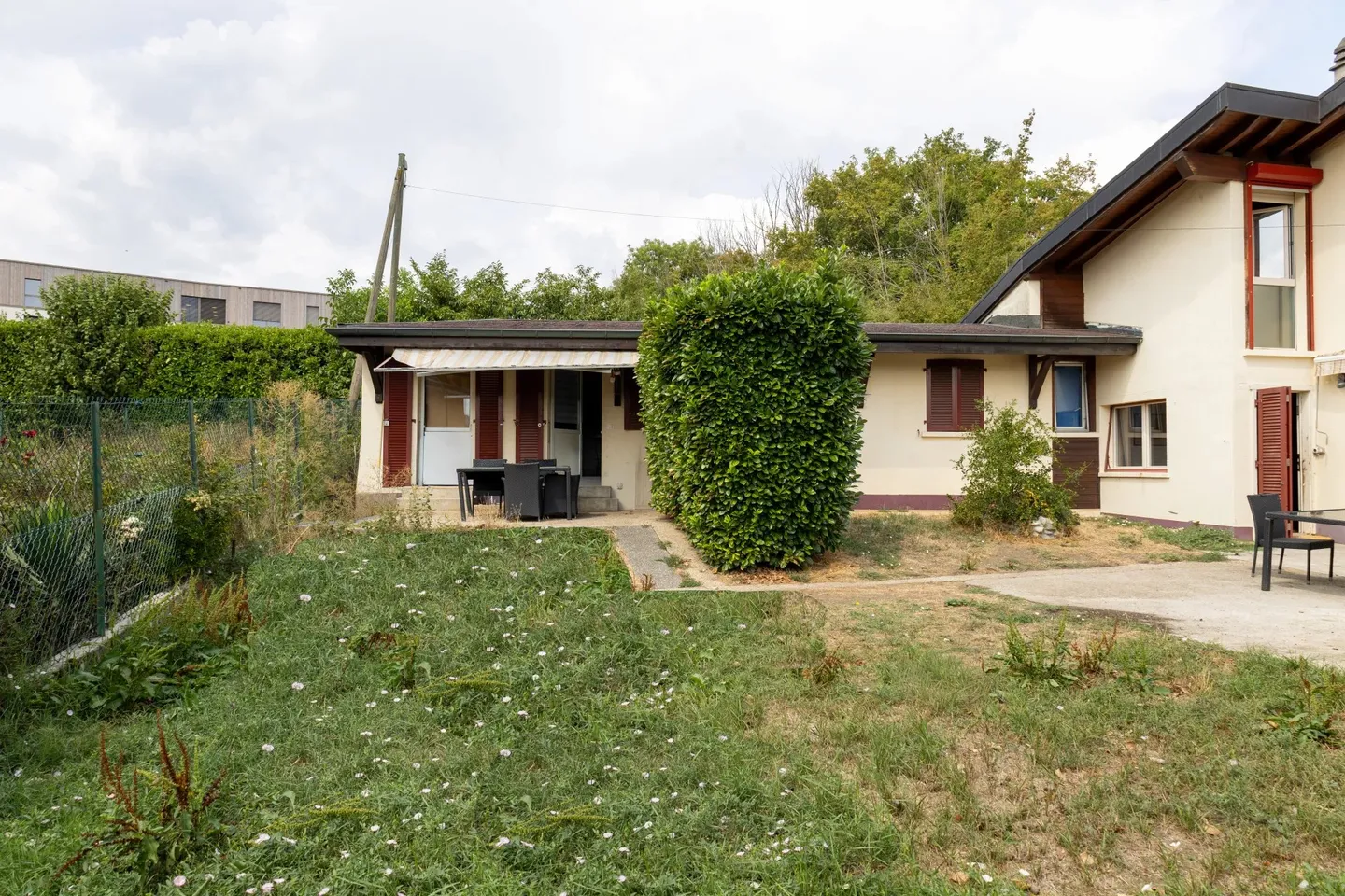 Kleines Haus mit viel Potenzial in Aïre - Foto 1 von 5