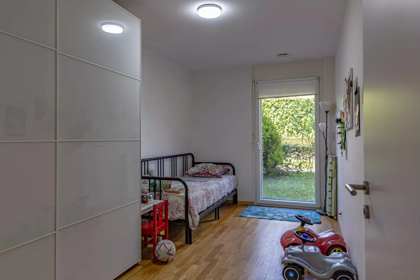 Appartement spacieux avec jardins - Photo 6 sur 7