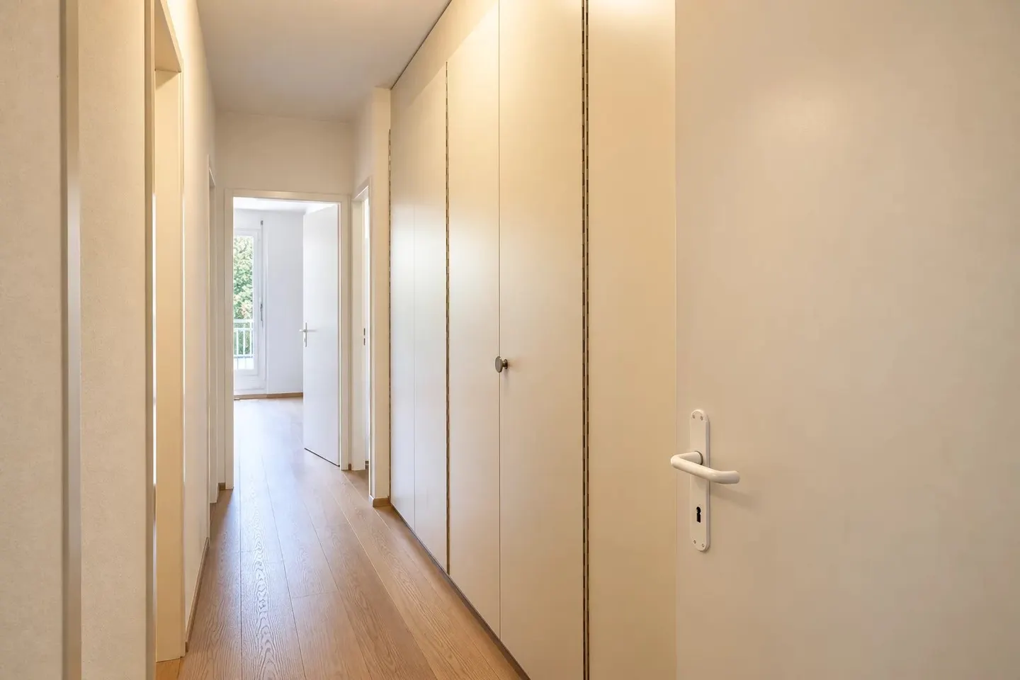 Florissant-Malagnou | Elegante 4-Zimmer-Wohnung von 97 m² mit Balkon und Parkplatz - Foto 5 von 7