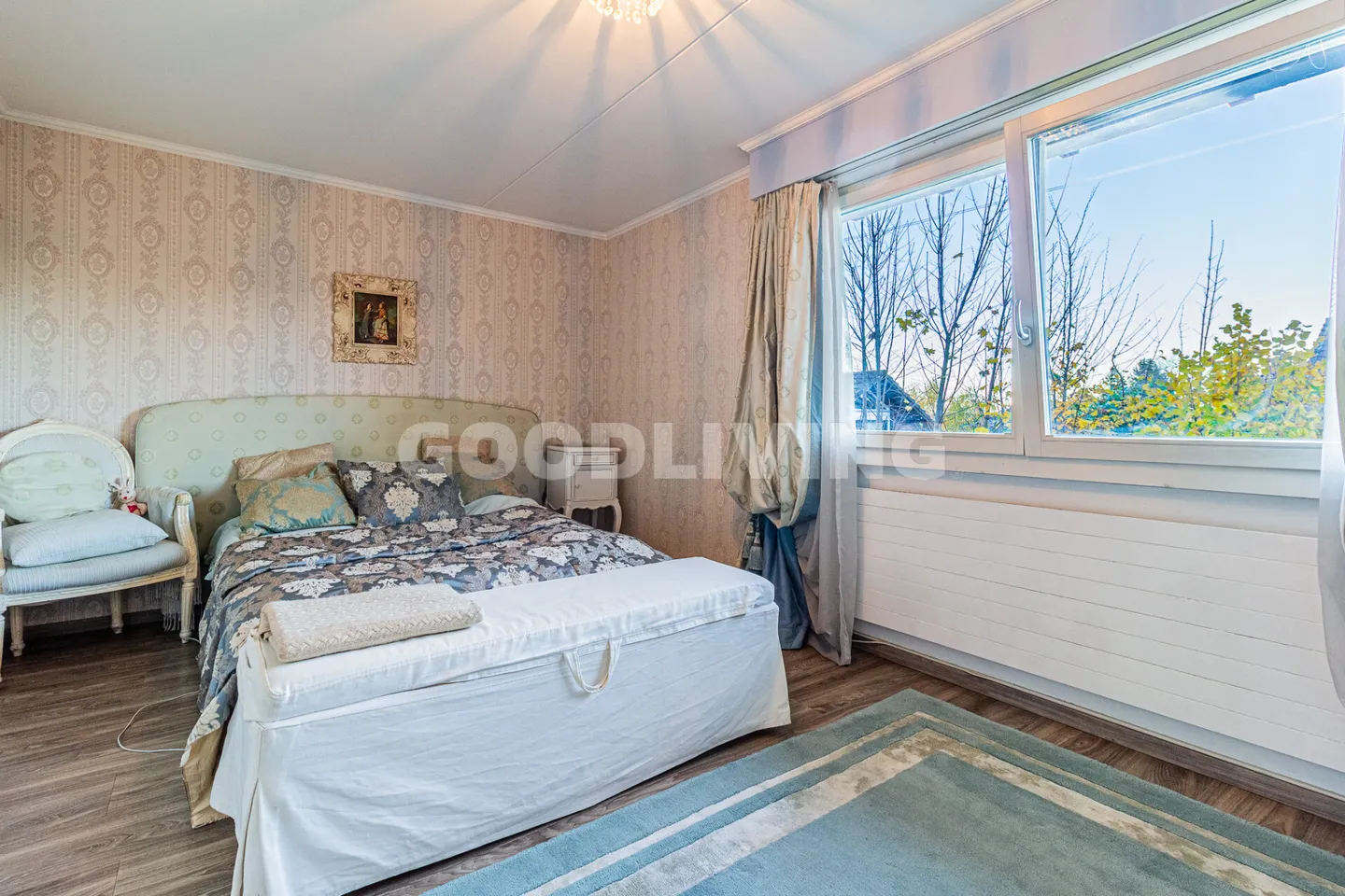 Timeless Elegance with Privacy and Garden - Photo 5 of 12