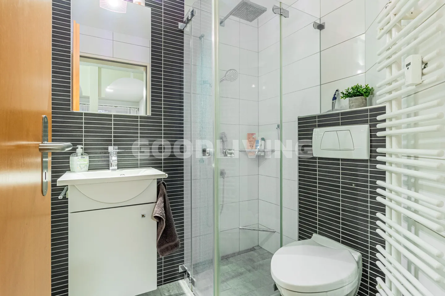 Cozy Living in the Green - Photo 4 of 5