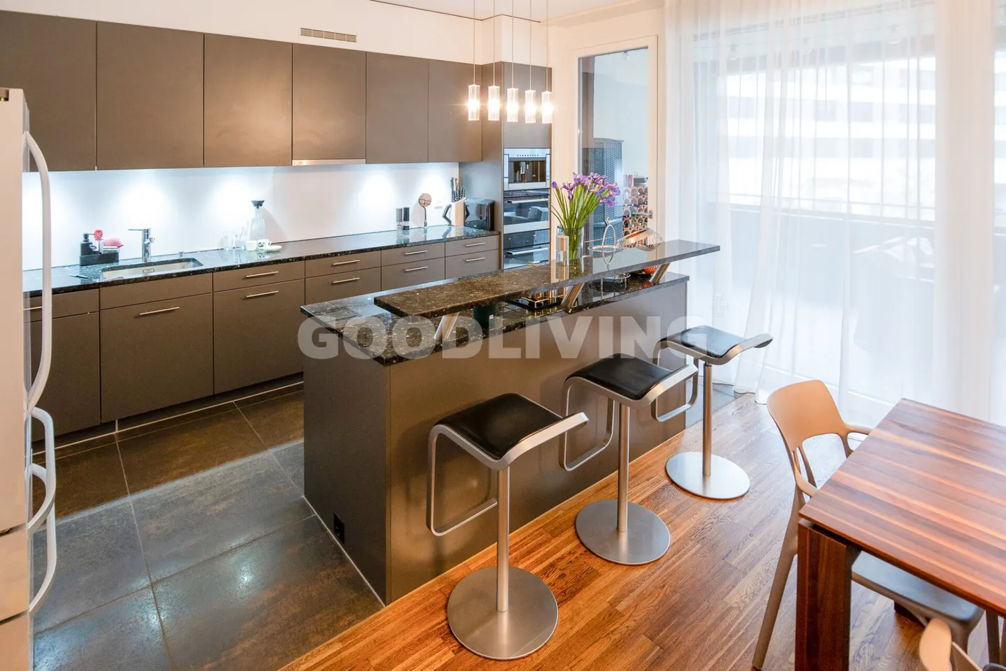 Eleganza urbana a Richti - Foto 3 di 5