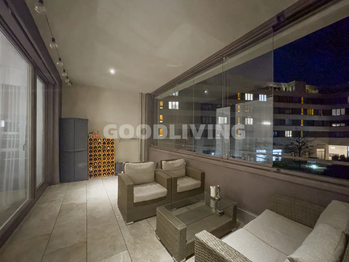 Eleganza urbana a Richti - Foto 4 di 5