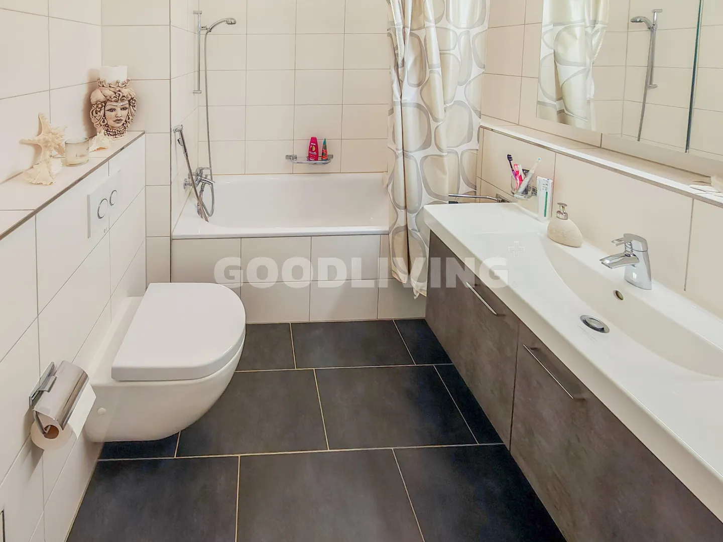 Eleganza urbana a Richti - Foto 5 di 5