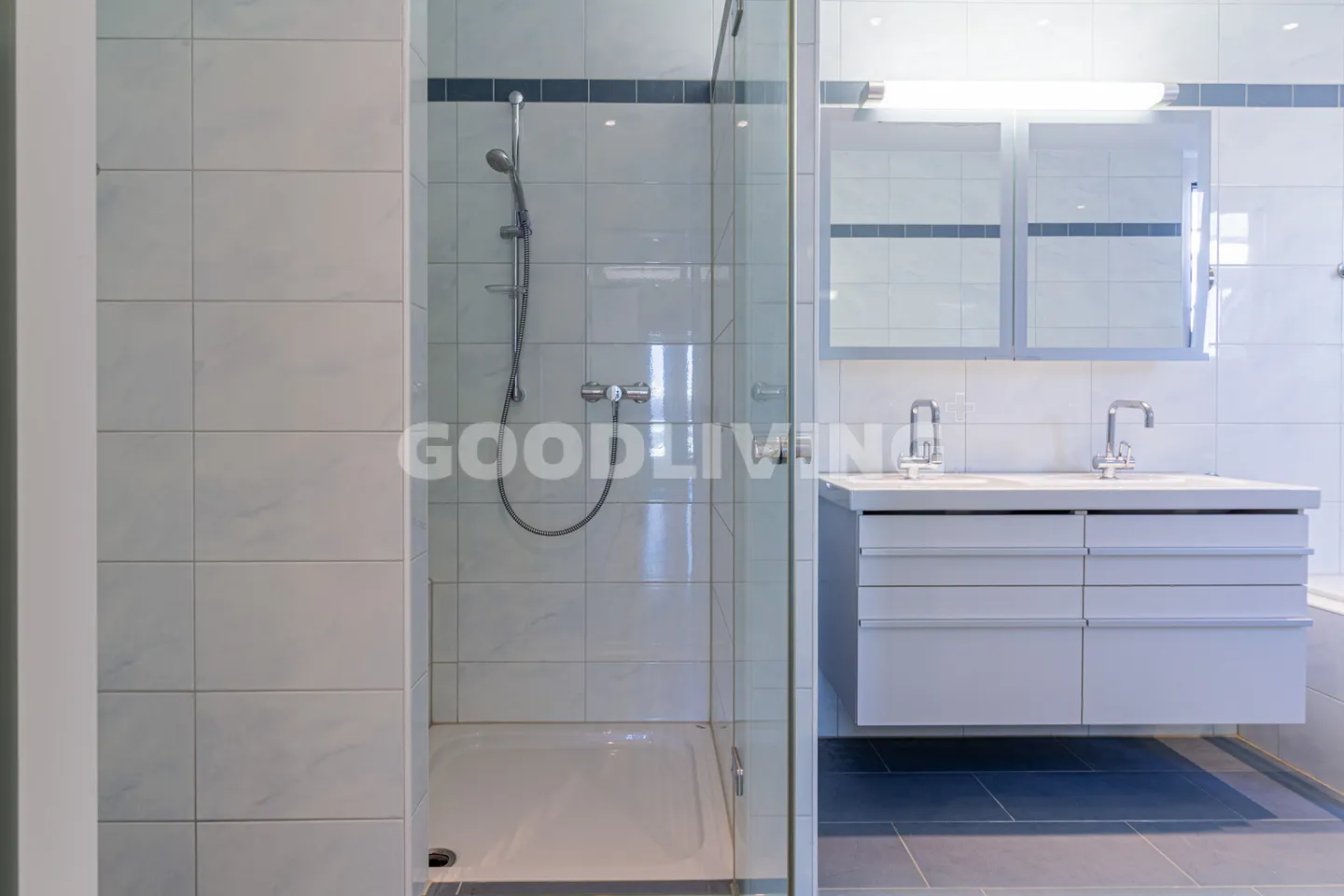 Appartement en attique avec grande terrasse et ambiance du soir - Photo 7 sur 13