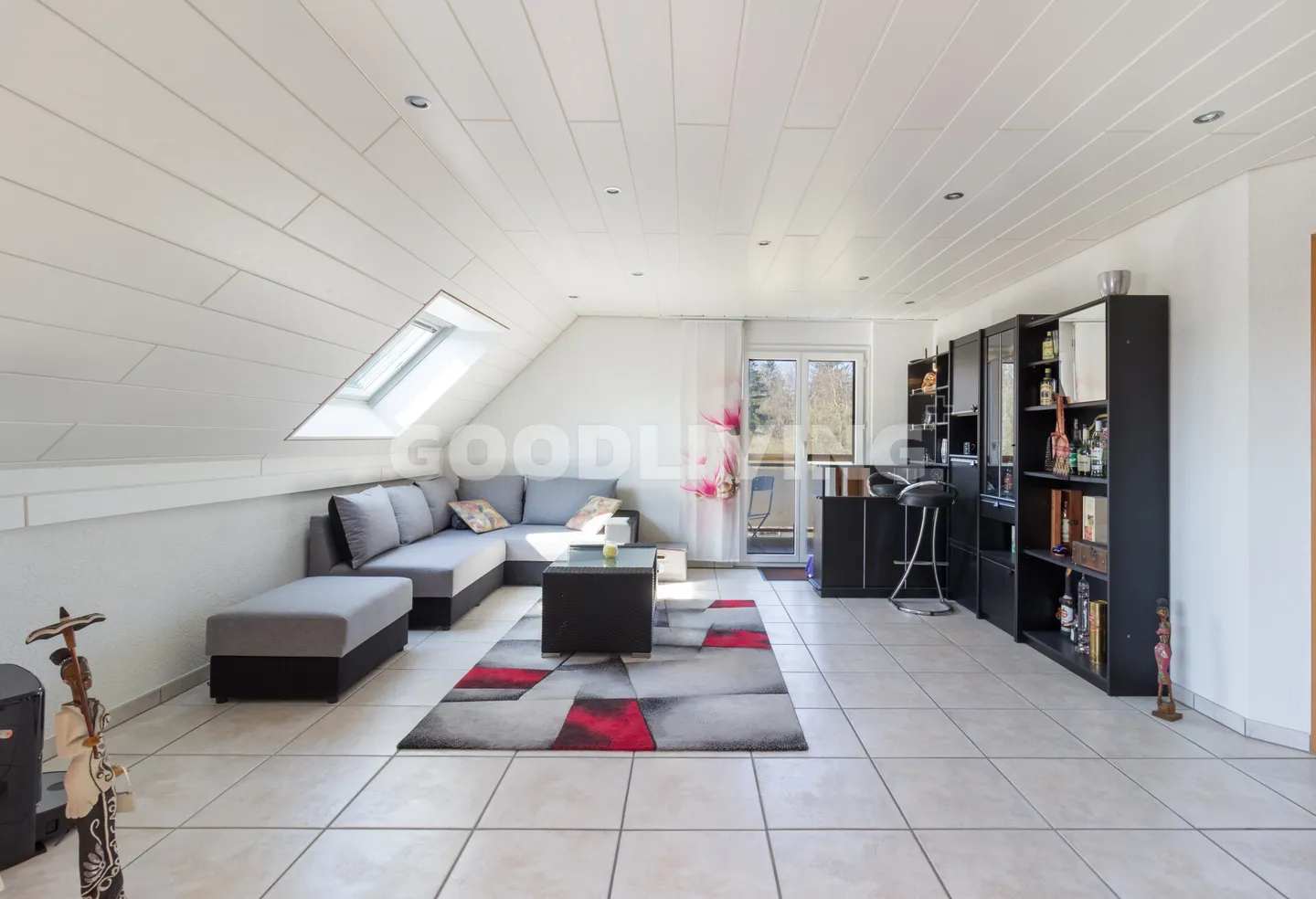 Geräumige Maisonette mit einzigartigen Merkmalen - Foto 2 von 11