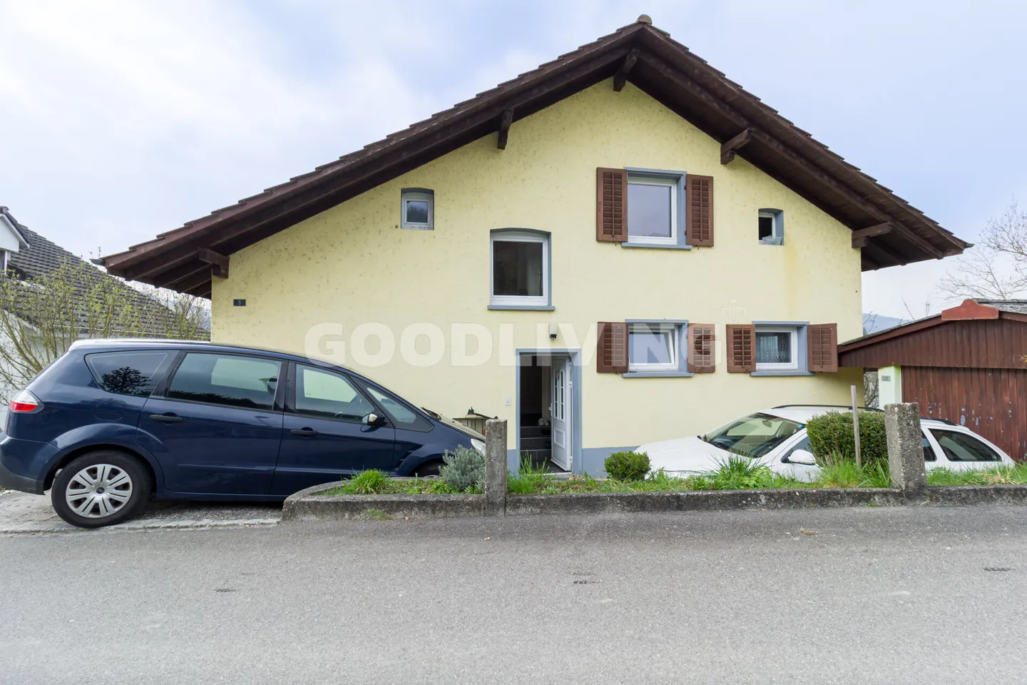 Your home in the green with sunny garden - Photo 2 of 13