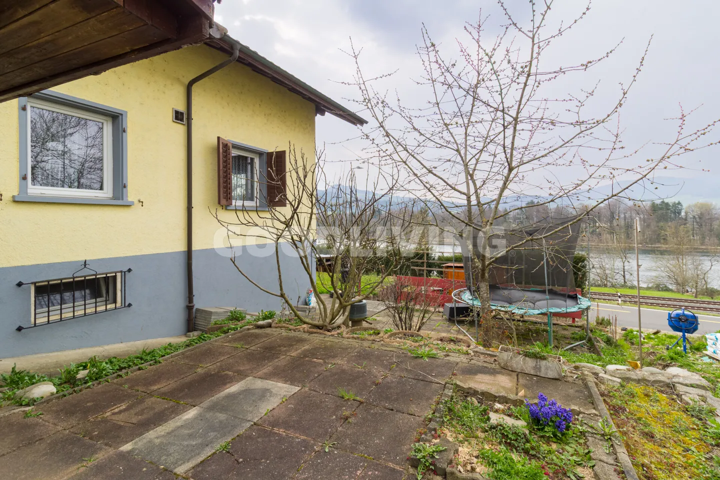 Your home in the green with sunny garden - Photo 3 of 13