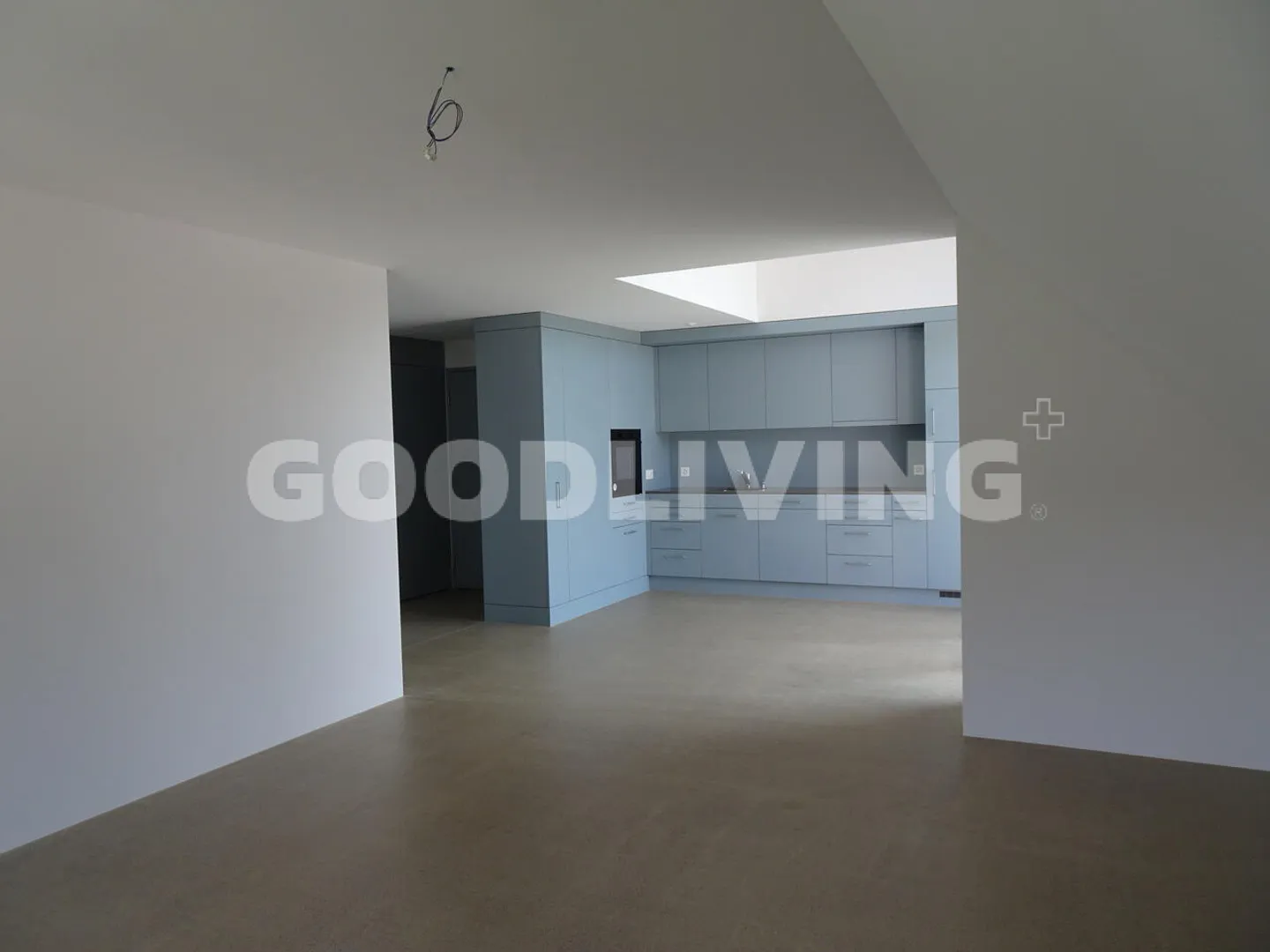 MODERN, QUIET, WELL LOCATED - Photo 2 of 6