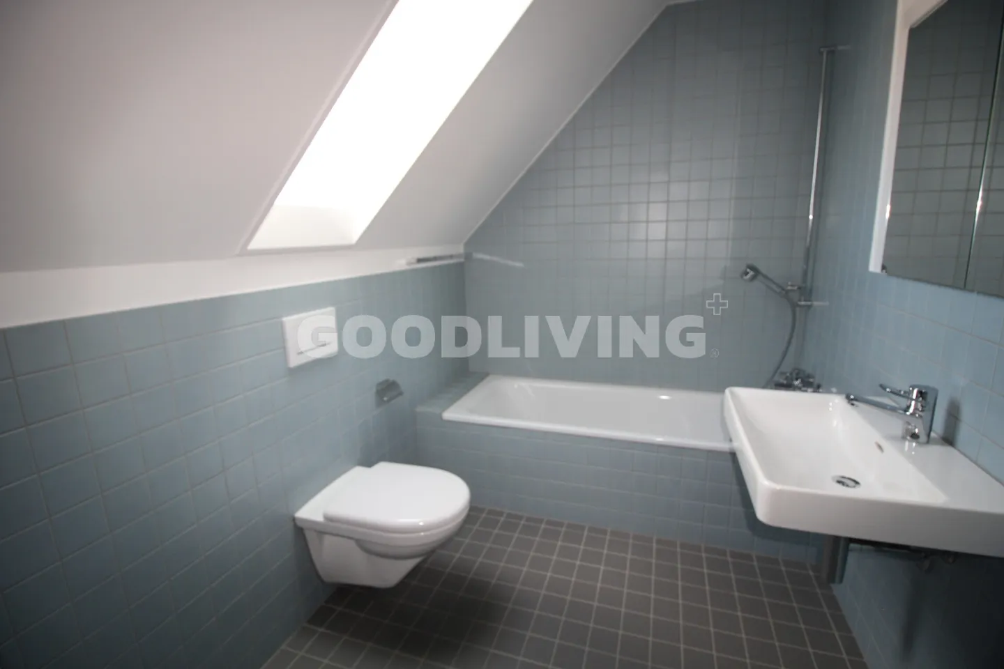 MODERN, QUIET, WELL LOCATED - Photo 5 of 6