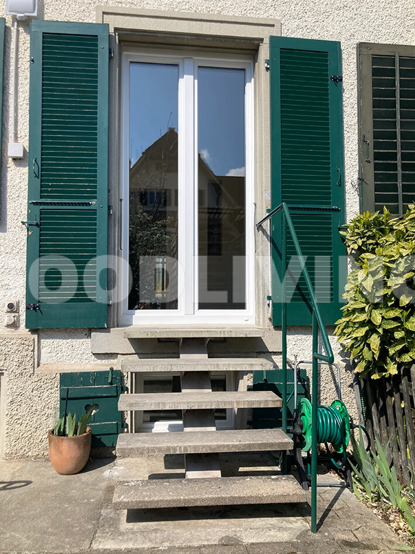 Do you love the charm of an older house? - Photo 2 of 6