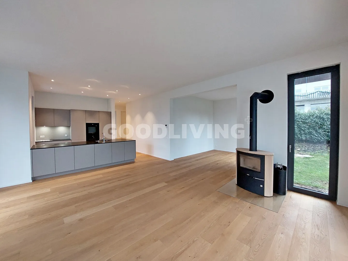 Living in harmony with nature at a high level. - Photo 3 of 6