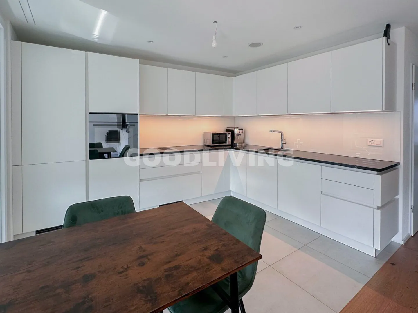 Stilvolle 3.5-Zimmer-Residenz mit Loggia an begehrter Lage - Photo 1 sur 7