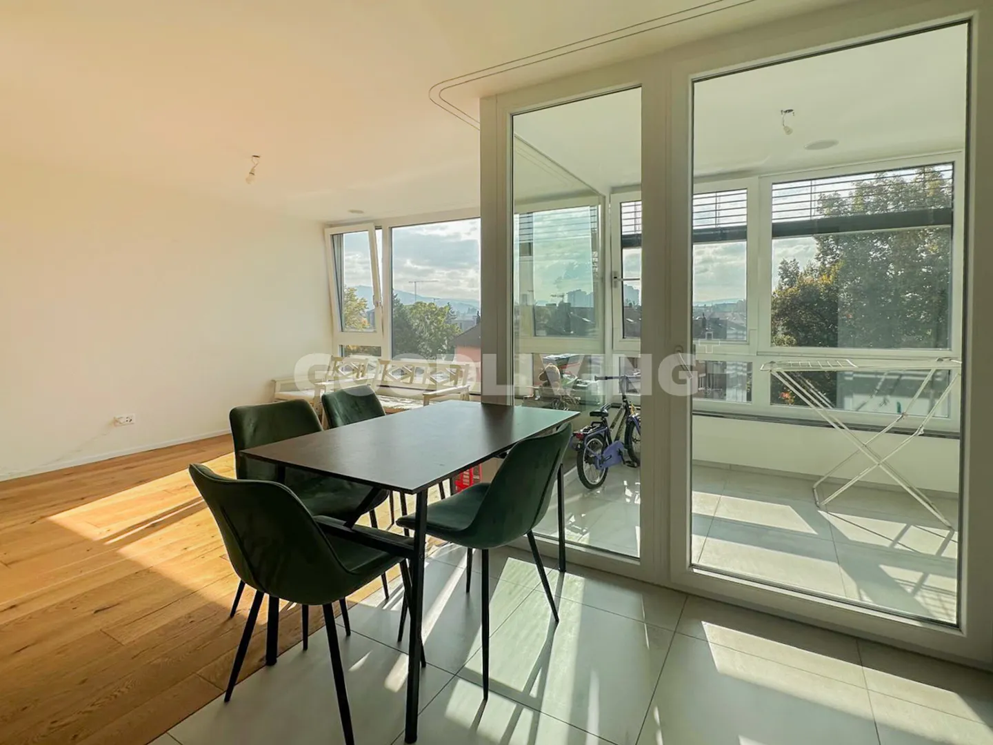 Stilvolle 3.5-Zimmer-Residenz mit Loggia an begehrter Lage - Photo 3 sur 7