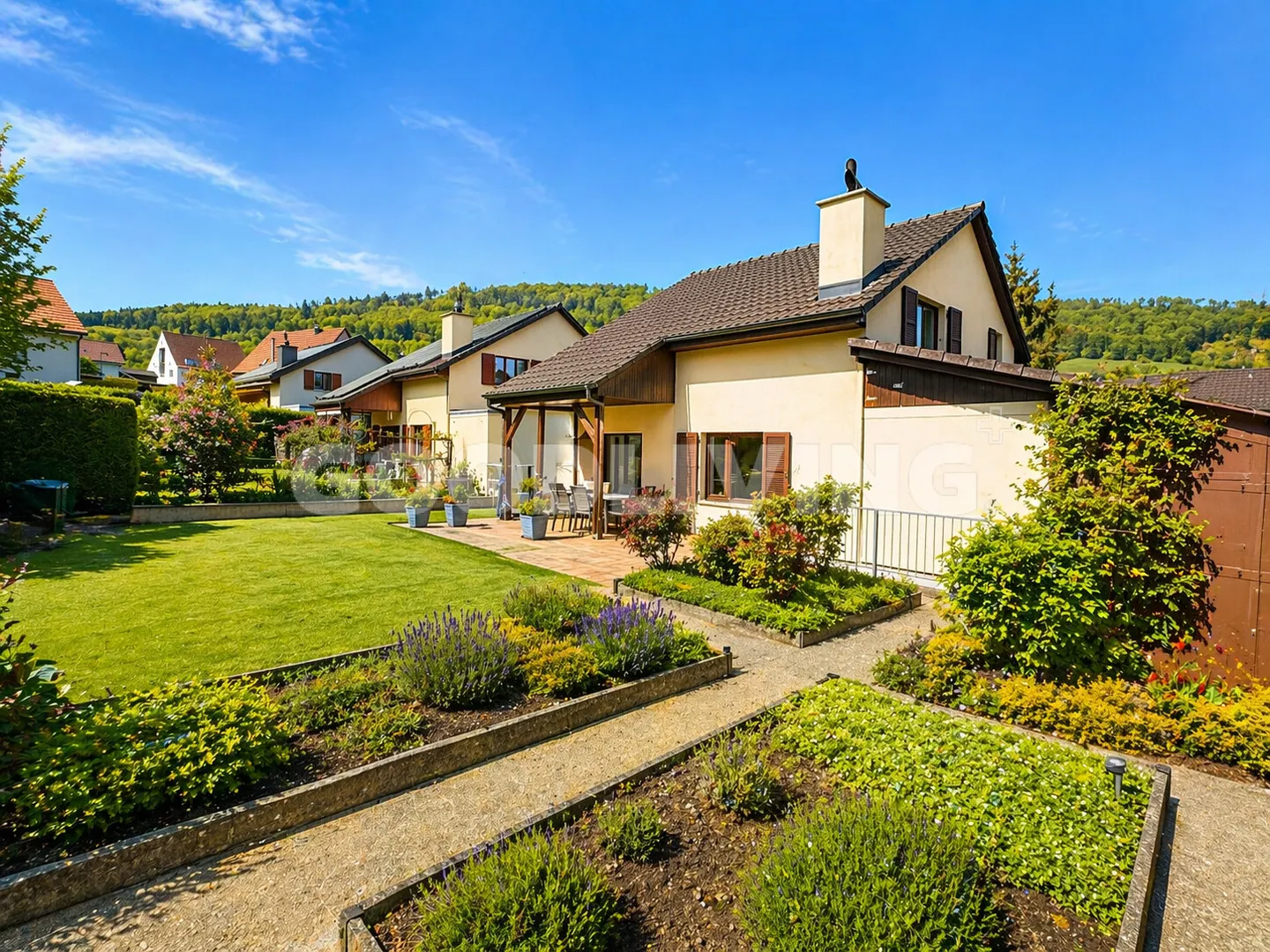 Family-friendly single-family home with a charming garden - Photo 1 of 13